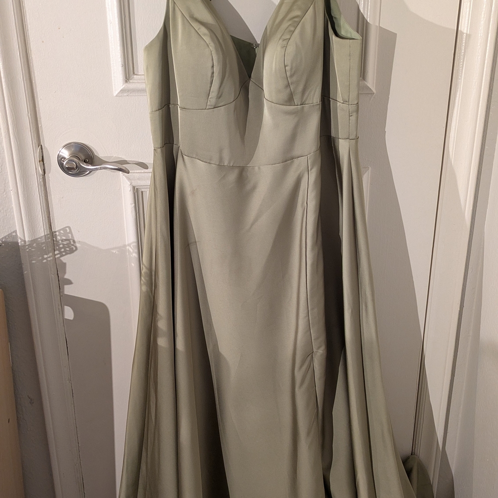 Elegant Green Evening Gown